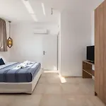 New Brand Villas: Beachside Retreat With And Heated Pool Haraki
